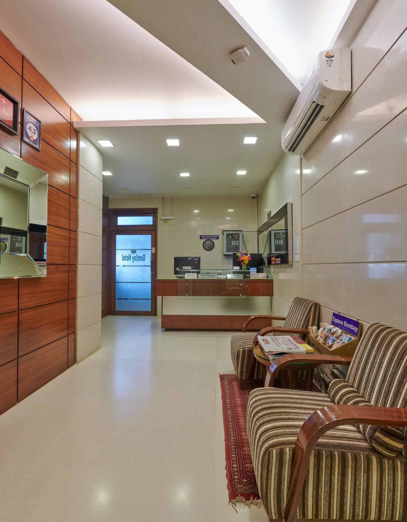 Bentley Hotel Marine Drive Mumbai  Buitenkant foto