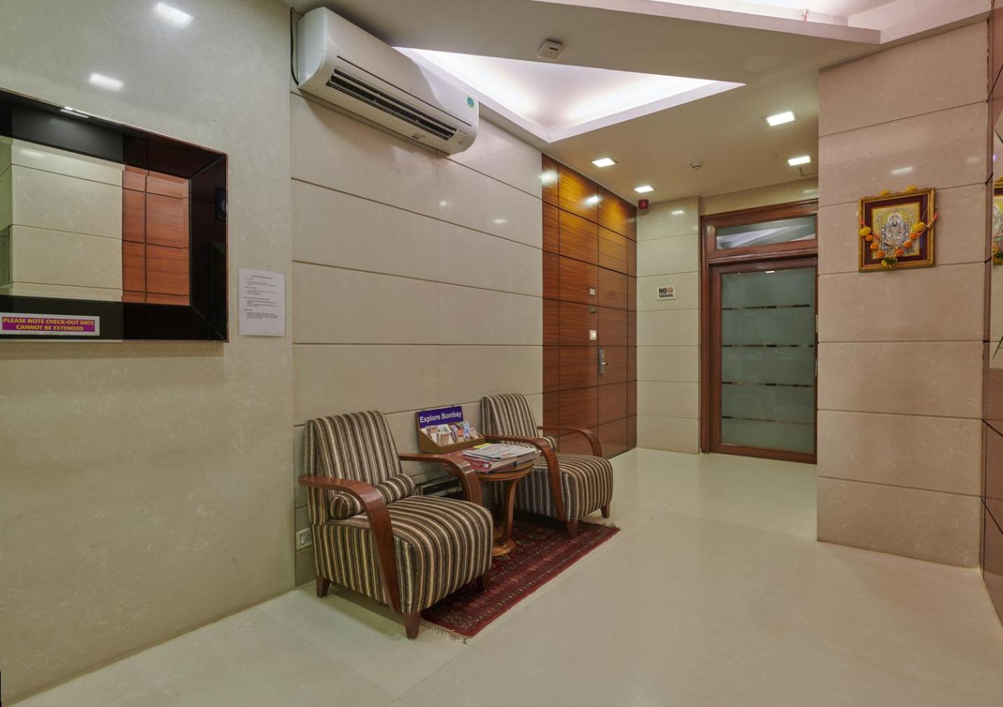 Bentley Hotel Marine Drive Mumbai  Buitenkant foto