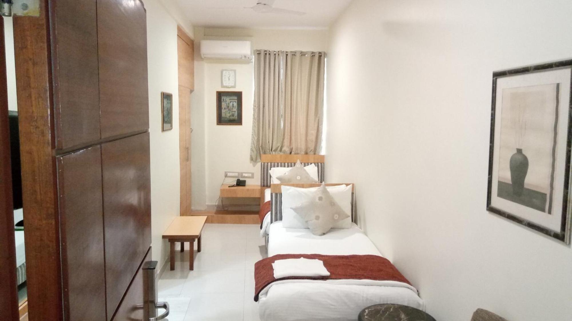 Bentley Hotel Marine Drive Mumbai  Buitenkant foto