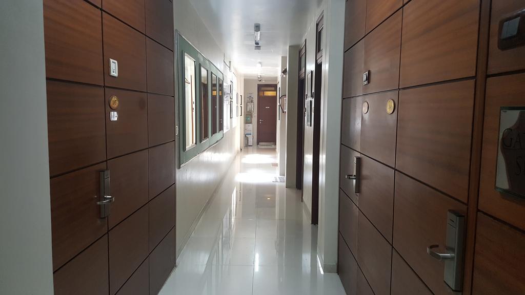 Bentley Hotel Marine Drive Mumbai  Buitenkant foto