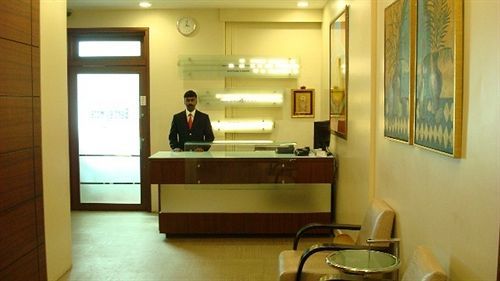 Bentley Hotel Marine Drive Mumbai  Buitenkant foto